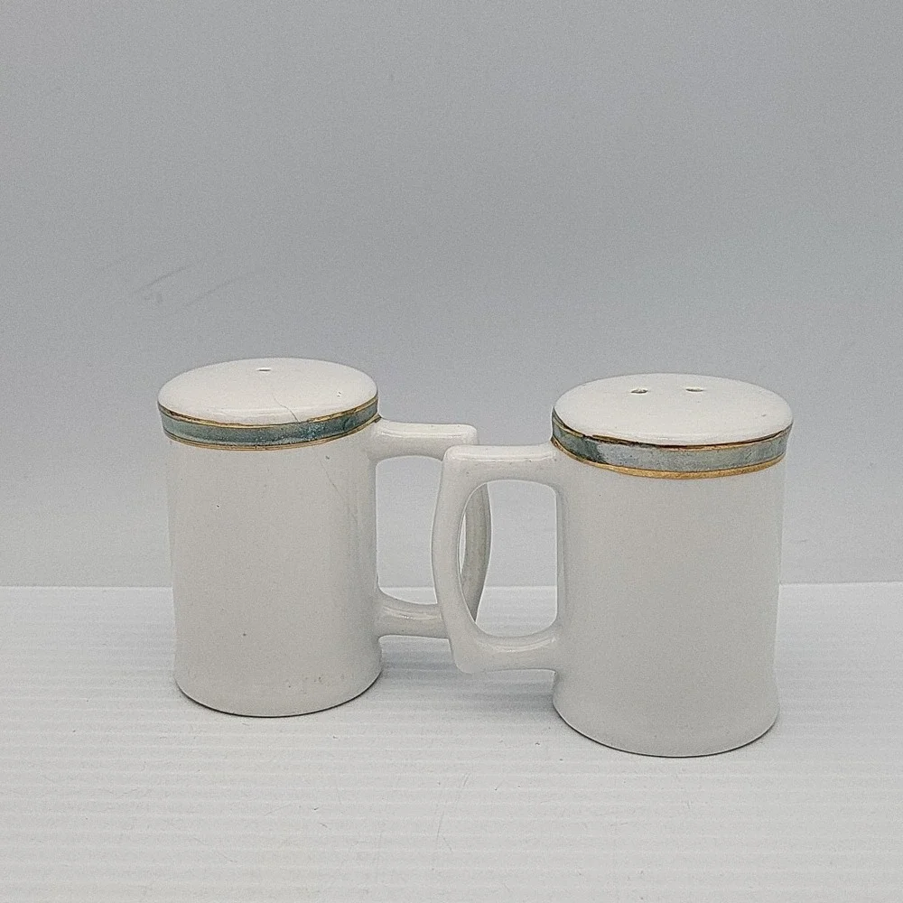 Vintage New York Salt And Pepper Shaker‎